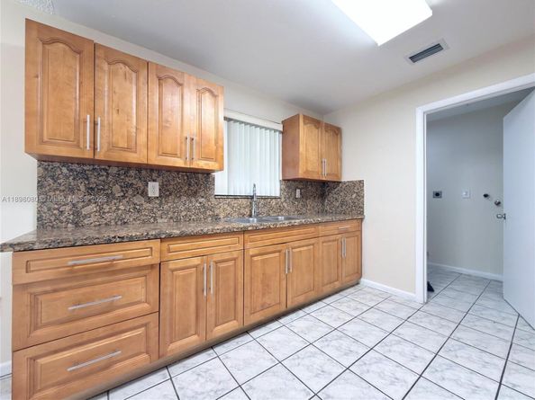 318 SW 5th St, Homestead FL 33030