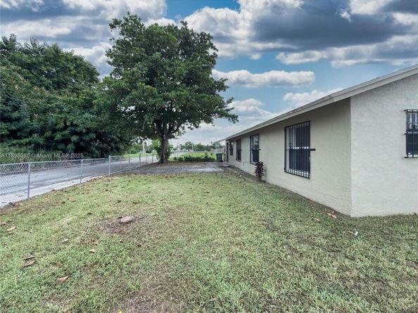 318 SW 5th St, Homestead FL 33030