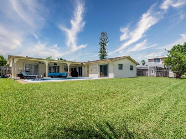 2600 NW 105th Ln, Sunrise FL 33322