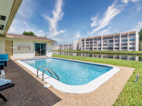 2600 NW 105th Ln, Sunrise FL 33322