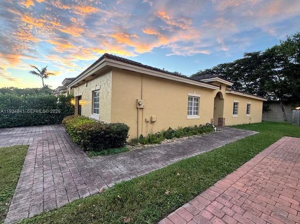 1236 NE 32nd Ave, Homestead FL 33033