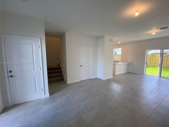 2609 SE 11th St, Homestead FL 33035