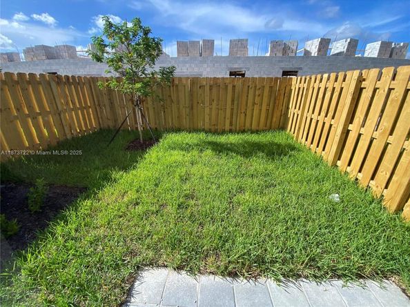 2609 SE 11th St, Homestead FL 33035