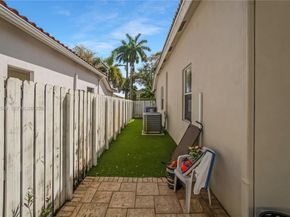 5297 SW 34th Way, Hollywood FL 33312