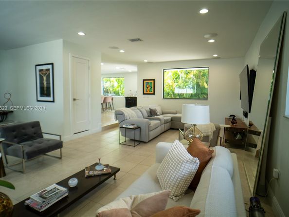 2524 SW 112th Ave, Miami FL 33165