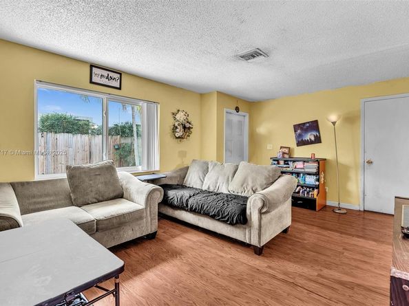 312 SW 9th St, Fort Lauderdale FL 33315