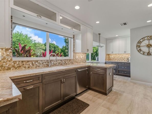 8001 SW 66th Ter, Miami FL 33143