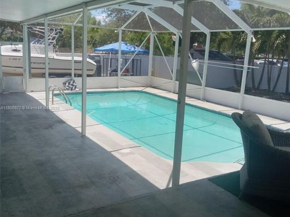 7400 NW 1st Ct, Pembroke Pines FL 33024
