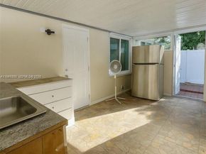 6120 Hayes St, Hollywood FL 33024