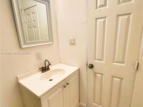 6120 Hayes St, Hollywood FL 33024