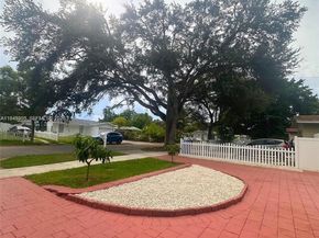 6120 Hayes St, Hollywood FL 33024