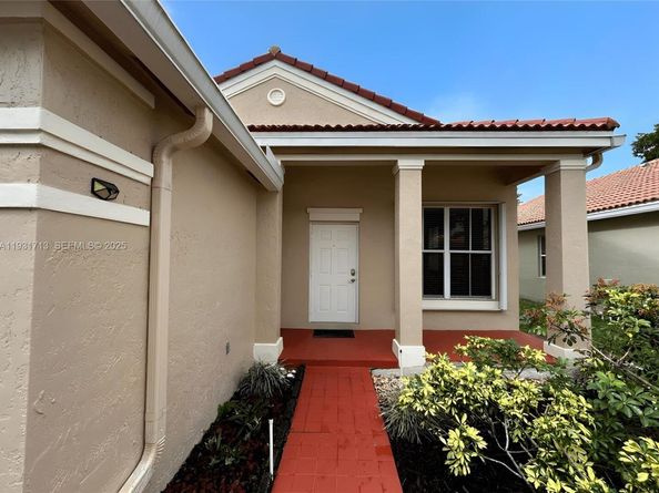 807 Sand Creek Cir, Weston FL 33327