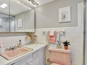 1900 NE 8th Ct 201, Fort Lauderdale FL 33304