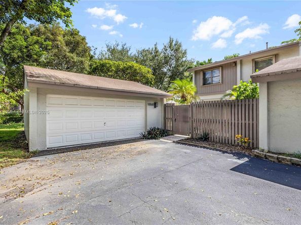 10500 SW 112th Ave, Miami FL 33176