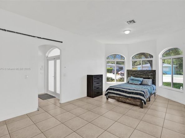 2831 NW 6th Ct, Fort Lauderdale FL 33311