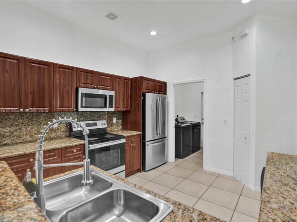 2831 NW 6th Ct, Fort Lauderdale FL 33311