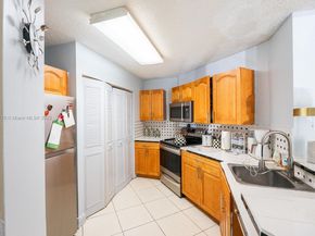 6276 NW 186th St 112, Hialeah FL 33015