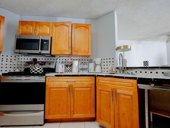 6276 NW 186th St 112, Hialeah FL 33015