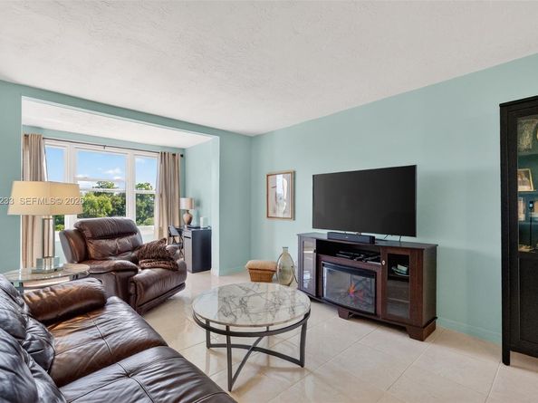 2801 Somerset Dr 408, Lauderdale Lakes FL 33311