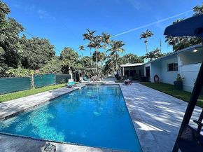 8290 Sunset Dr, Miami FL 33143