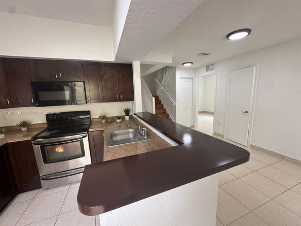 430 NW 20th St, Miami FL 33127