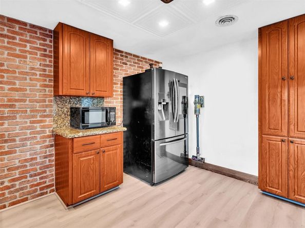 20350 Highland Lakes Blvd, Miami FL 33179