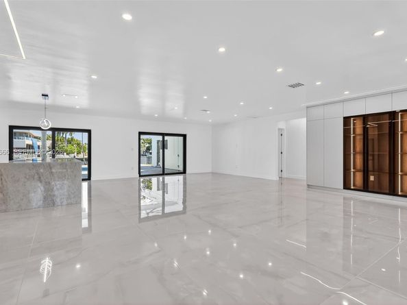 607 Layne Blvd, Hallandale Beach FL 33009