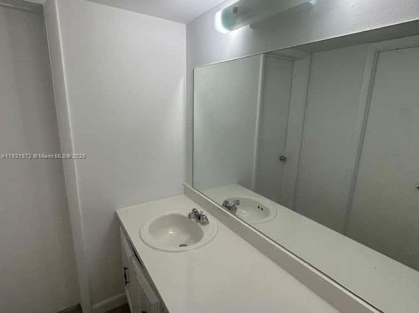 484 NW 165th St Rd A214, Miami FL 33169