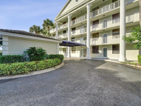 1715 Whitehall Dr 305, Davie FL 33324