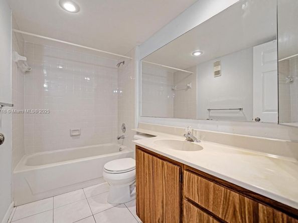 1715 Whitehall Dr 305, Davie FL 33324