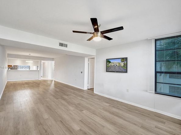 1715 Whitehall Dr 305, Davie FL 33324