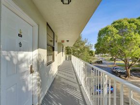 1715 Whitehall Dr 305, Davie FL 33324