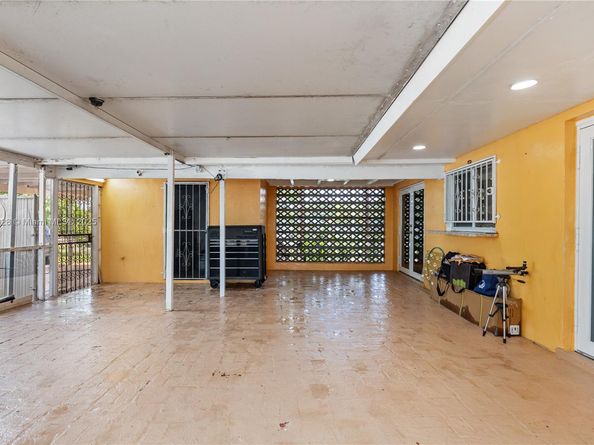 1211 NW 179th St, Miami Gardens FL 33169
