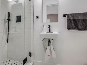 813-15 39th, Miami Beach FL 33140