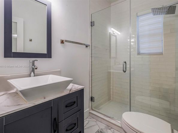 813-15 39th, Miami Beach FL 33140