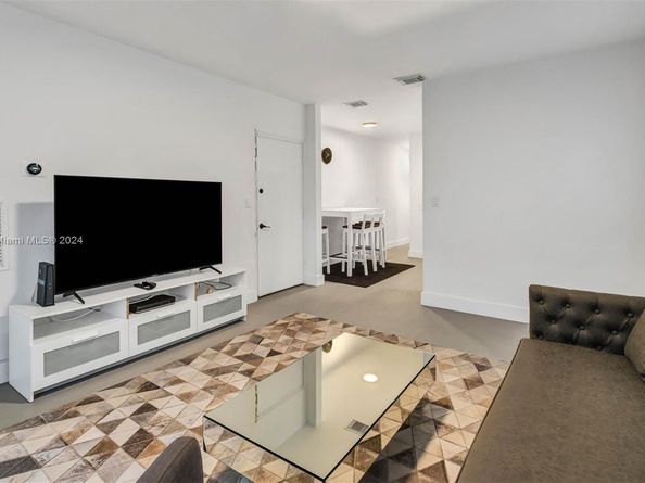 813-15 39th, Miami Beach FL 33140