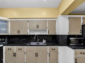 3694 NW 20th St, Miami FL 33142