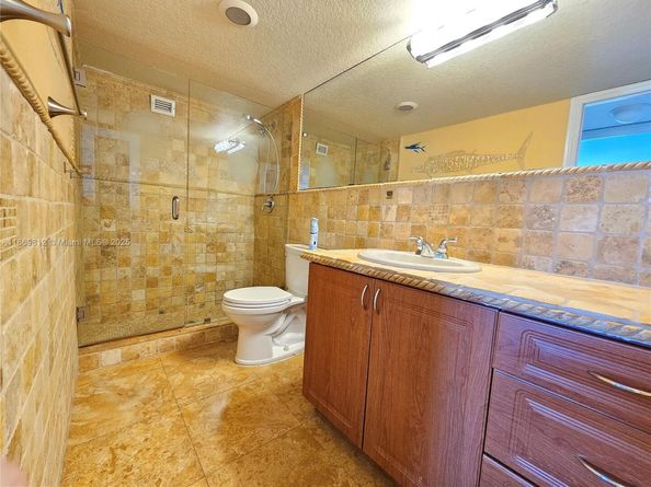 427 Golden Isles Dr 16E, Hallandale Beach FL 33009