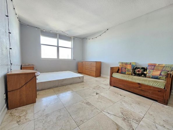 427 Golden Isles Dr 16E, Hallandale Beach FL 33009