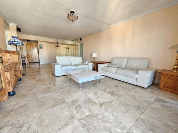 427 Golden Isles Dr 16E, Hallandale Beach FL 33009