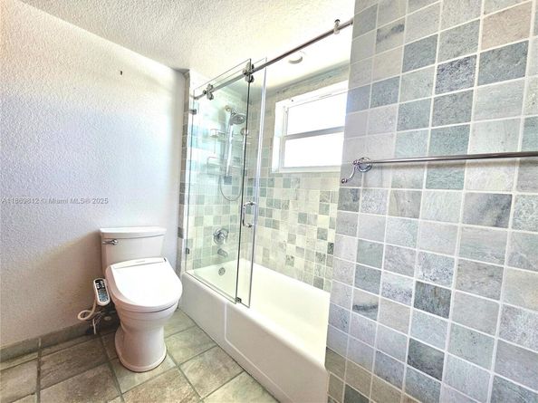 427 Golden Isles Dr 16E, Hallandale Beach FL 33009