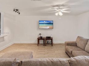 10854 NW 8th St, Pembroke Pines FL 33026