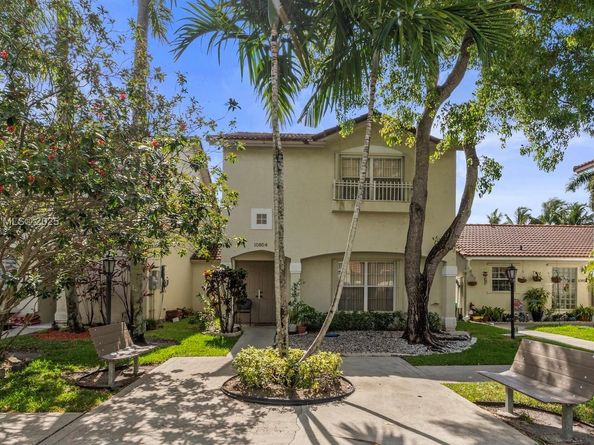 10854 NW 8th St, Pembroke Pines FL 33026