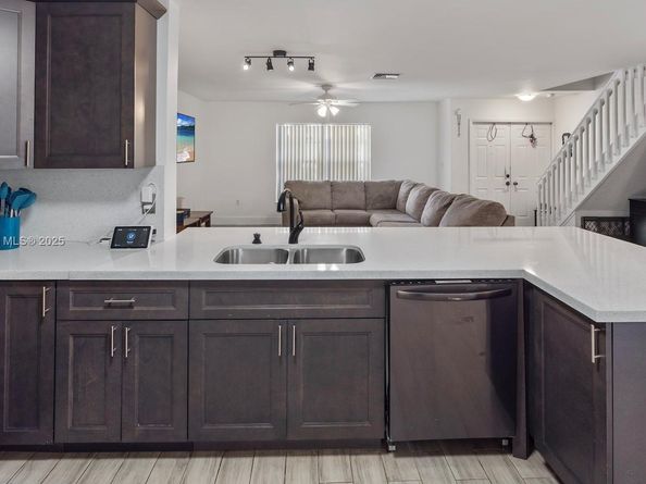 10854 NW 8th St, Pembroke Pines FL 33026