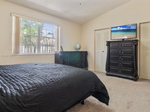 10854 NW 8th St, Pembroke Pines FL 33026