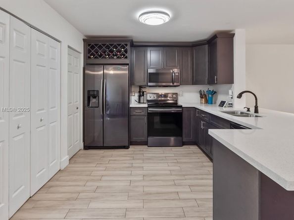 10854 NW 8th St, Pembroke Pines FL 33026