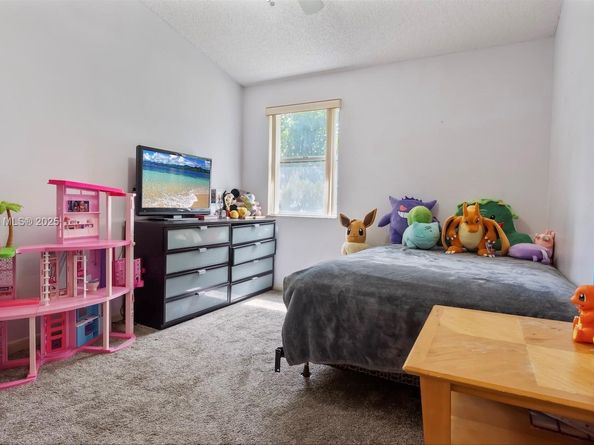 10854 NW 8th St, Pembroke Pines FL 33026