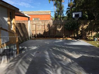 1575 SW 12th Ave
