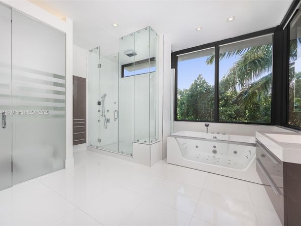 2321 Trapp Ave, Coconut Grove FL 33133