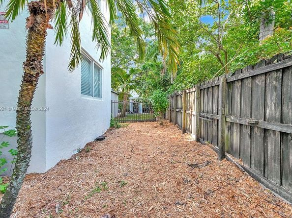 6210 NE 5th Ave, Miami FL 33138